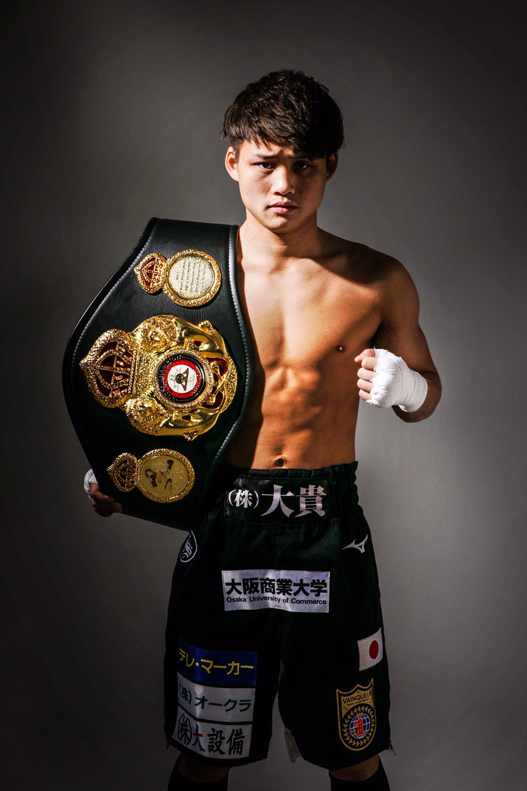 京口紘人 Hiroto Kyoguchi Pa Twitter 先日 宣材写真の撮影をしました デビューして２年８ヶ月で二階級制覇をするとは夢にも思ってませんでした これもファンの皆さんの応援のお陰だと思っております これからも魅せ続けていきますので応援の程よろしくお願い