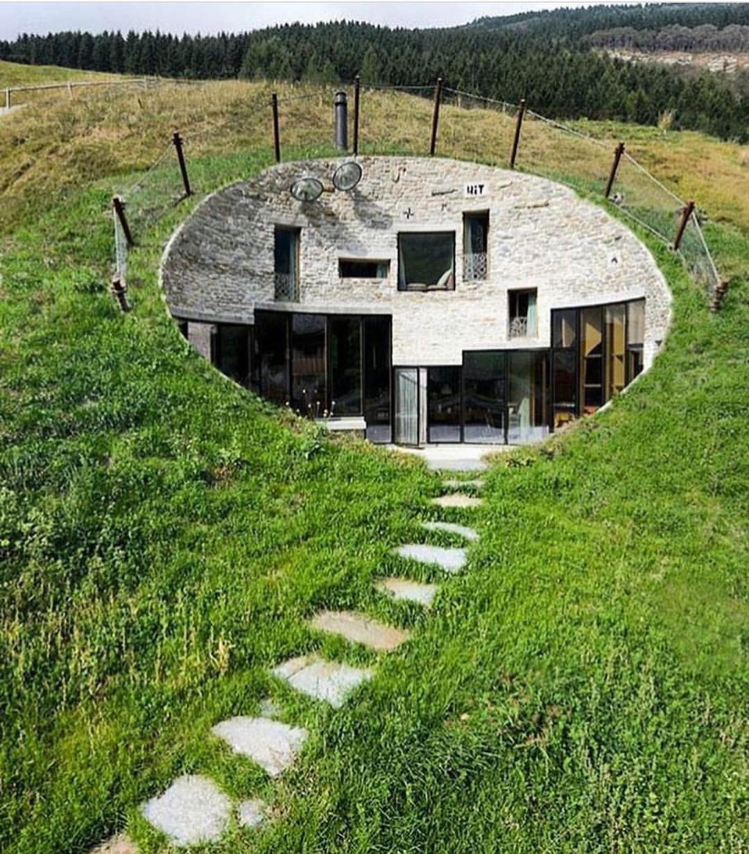あずま 最近netflixで世界中の金持ちのめちゃくちゃな建築の住居を訪問する番組を垂れ流してるんだけど ある程度以上の金持ち の家になると 外 に近づいていくことがわかり もうこれ外で良くない という疑問がどんどん大きくなっていく あずま 最近netflixで世界中の金持ちのめちゃくちゃな建築の住居を訪問する番組を垂れ流してるんだけど ある程度以上の金持ち の家になると 外 に近づいていくことがわかり もうこれ外で良くない という疑問がどんどん大きくなっていく