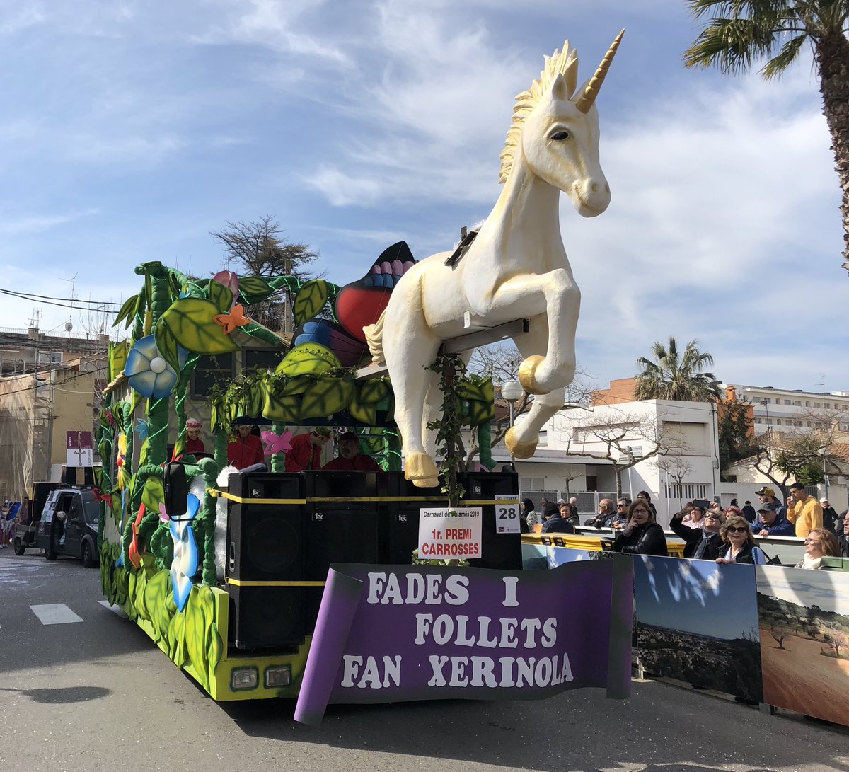 ajuntcalonge's tweet photo. 🎭 Després de 2 hores i més de 30 carrosses i comparses, acaba el #CarnavalSantAntoni! Ens tornem a veure a la rua de diumenge vinent, a les 16 h, al #CarnavalCalonge! 🎊 https://t.co/euVidZMuP5