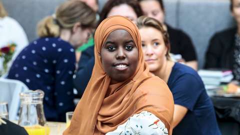 Vi skal ha svært vide rammer for ytringsfrihet, men det går ei grense ved ord som dehumaniserer og fratar andre verdien som menneske. Det skriver jeg om i denne kommentaren:  
bit.ly/2T8Lquq   #menneskesyn #ytringsfrihet