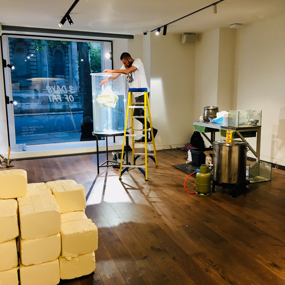 CulturalKings's tweet photo. In the concluding #3DaysofFat public brainstorm, 4 experts in their fields probed fat's link, both physically and metaphorically, with energy. Hear what was discussed https://t.co/Vqi4IrhEXm @crownandqueue #LucySanderson #ThomasFudge #WASE @UniofExeter @sh_studios_ https://t.co/OzUpkORiEm