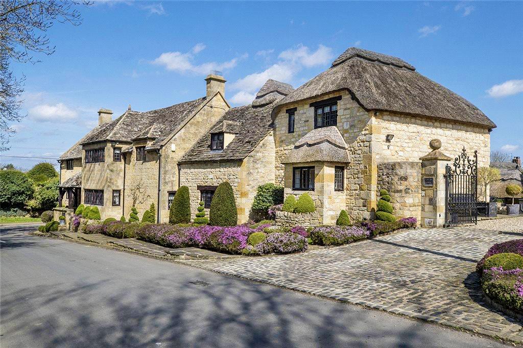 rightmove's tweet image. When we picture our 'dream home', it probably looks a little something like this wonderful property...

What does yours look like? &amp;gt;&amp;gt; bit.ly/2ErYvVM