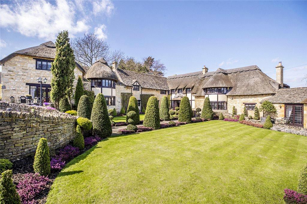 rightmove's tweet image. When we picture our 'dream home', it probably looks a little something like this wonderful property...

What does yours look like? &amp;gt;&amp;gt; bit.ly/2ErYvVM