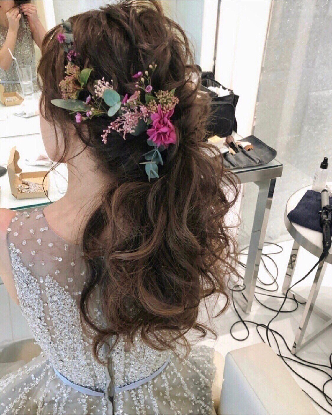 Hairmake 玉田智也 お色直しではゆるふわポニーテールに生花とドライフラワーをミックスさせたフラワーヘッドでフェミニンな女性らしい仕上がりに 呼ばれアレンジ オシャレ自由 オトナかわいい オトナ女子 結婚式ヘアアレンジ 花嫁ヘア 冬 Hairmake 玉田智也 お色直しではゆるふわポニーテールに生花とドライフラワーをミックスさせたフラワーヘッドでフェミニンな女性らしい仕上がりに 呼ばれアレンジ オシャレ自由 オトナかわいい オトナ女子 結婚式ヘアアレンジ 花嫁ヘア 冬