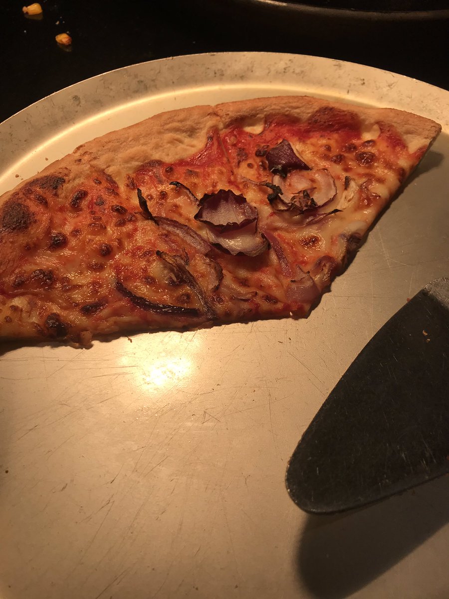 lewie_last's tweet photo. @pizzahut so no pepperoni or meatfeasts on your buffet menus but you bring out an onion and cheese 👍🏻🥴 https://t.co/BSIj7l66GY