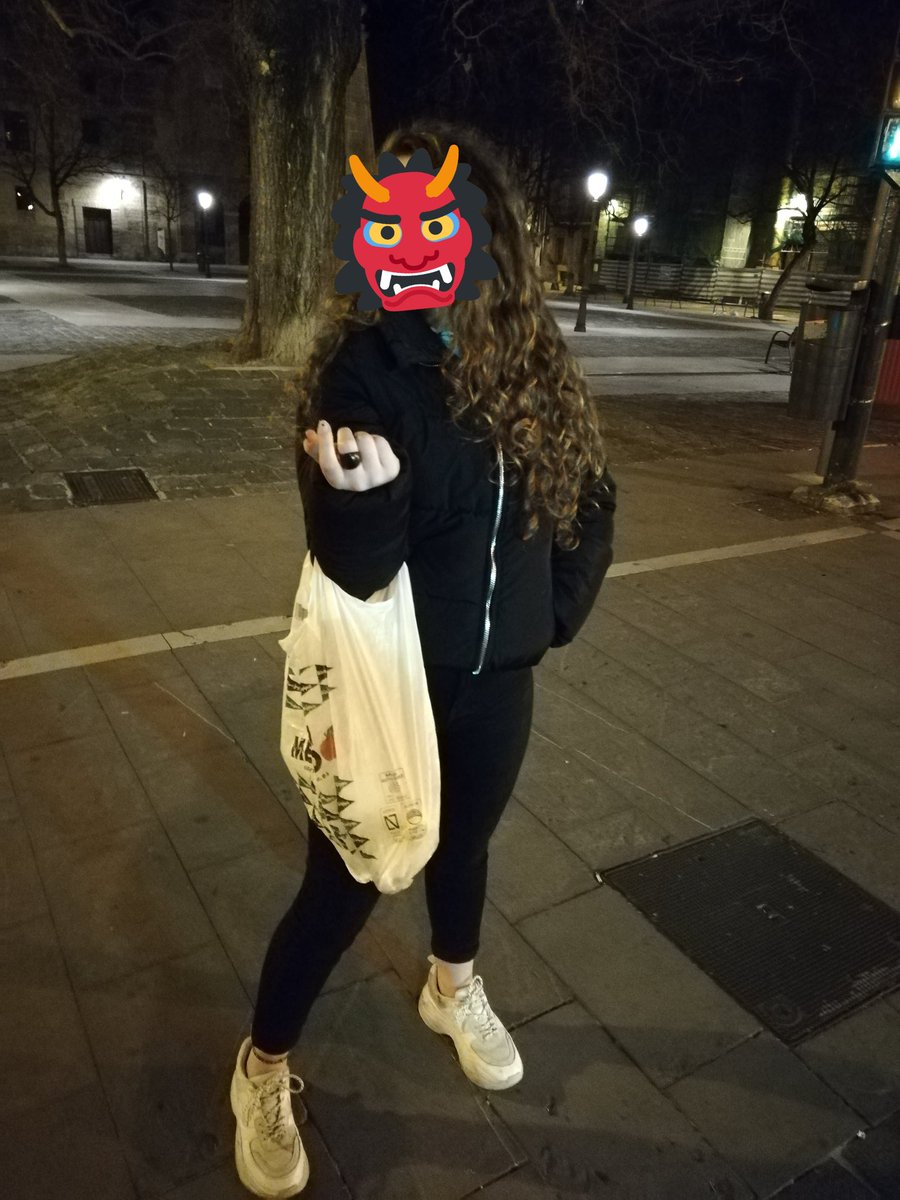 magictane_'s tweet photo. Ayer salí de casa con un disfraz de Maitane Casual y a lo largo de la noche conseguí varios:
1. Bolsa
2. Templaria
3. Compradora de El Corte Inglés
4. Minnie
#carnaval #Carnaval2019 #bolsa #templario #compradora #minnie https://t.co/6Td1ib8S6G