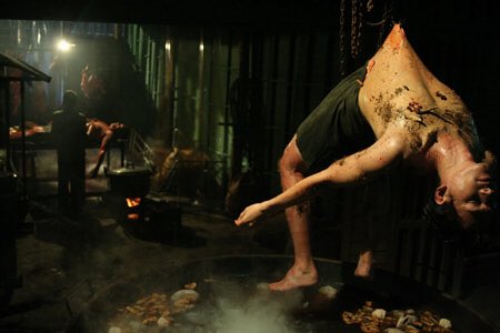 kikinsaad's tweet photo. Meat Grinder, Thai Horror Movie (2009). Kisah seorang perempuan bernama Buss yang memiliki kisah silam hitam, menyara hidupnya dengan membuka kedai mee di tepi jalan. Di sebalik kelazatan mee dagingnya, tersimpan resepi rahsia. Agak disturbing jugaklah scene dia. Overall, 8/10. https://t.co/JM9Unp8RiV