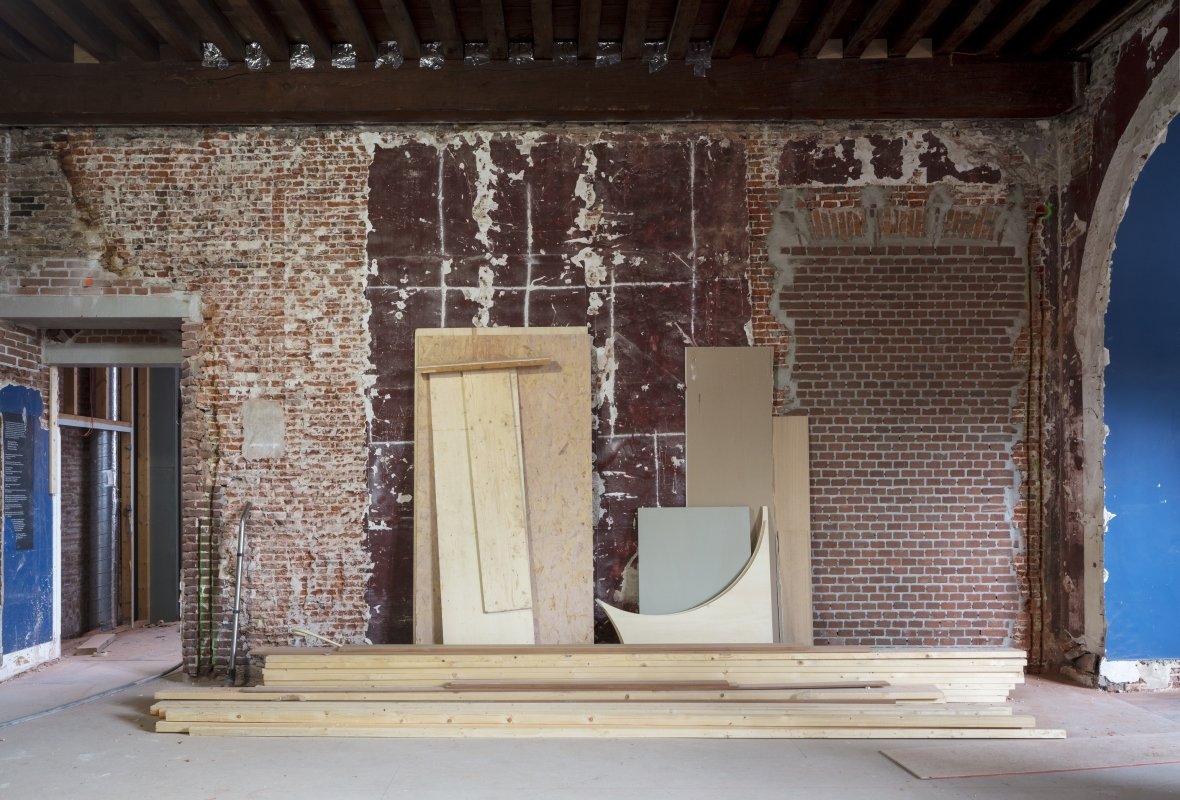 KnolMeta's tweet photo. Karin Borghouts photographed the restoration and expansion of Museum @DeLakenhal. It resulted in a series that portrays the #museumintransition. We will present it in a solo exhibition in our  new exhibition hall,  from June 20 onwards. #lakenhalrenews 
https://t.co/mQuG7h0mbu https://t.co/8OOiXkKn3S