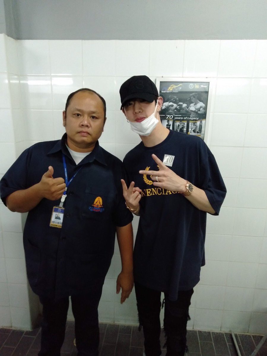 KKunpiMarkk's tweet photo. ปล่อยอยู่ไทยนานกว่านี้อาจจะขึ้นชกก็ได้มึง 5555555555555555555555555555 https://t.co/n6Hzk9qLbp