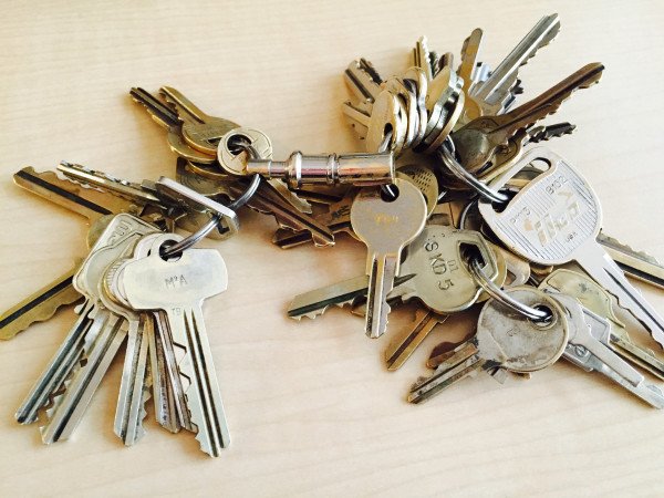 STRATISIoT's tweet image. No more fumbling for keys– show residents you care with easy #keyless visitor access through STRATIS's Mobile App! | Learn more about the Standard for Smart #Multifamily Living at ed.gr/bem0j #NoMoreKeys