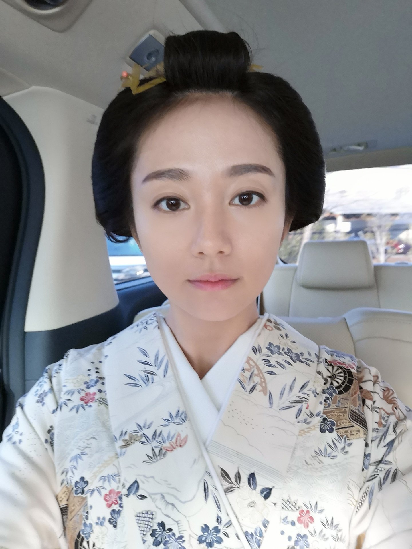 木村文乃official 今日はひな祭りでしたね 折角お着物で撮影させて頂いているので それっぽいお写真を ちょっとブレてるビフォーとハッキリ写りすぎなアフターでどうぞ 皆様良い夢を おやふみ