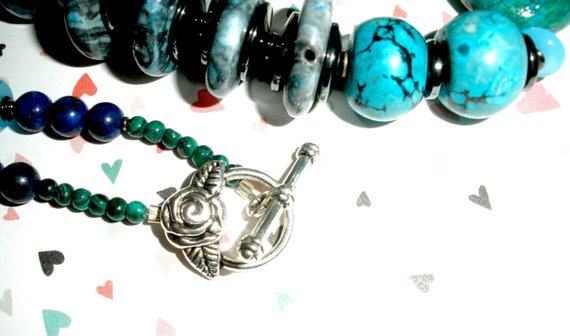 suzannee43's tweet photo. LONG NECKLACE Handcrafted Handmade Chunky Beaded Boho Asymmetrical Chrysocolla Jade Lapis Lazuli https://t.co/P4DjdTzsgm #etsyspecialt #specialtoo #etsyseller #shopsmall #integrityt https://t.co/bP9nHBLzon
