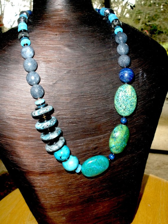 suzannee43's tweet photo. LONG NECKLACE Handcrafted Handmade Chunky Beaded Boho Asymmetrical Chrysocolla Jade Lapis Lazuli https://t.co/P4DjdTzsgm #etsyspecialt #specialtoo #etsyseller #shopsmall #integrityt https://t.co/bP9nHBLzon