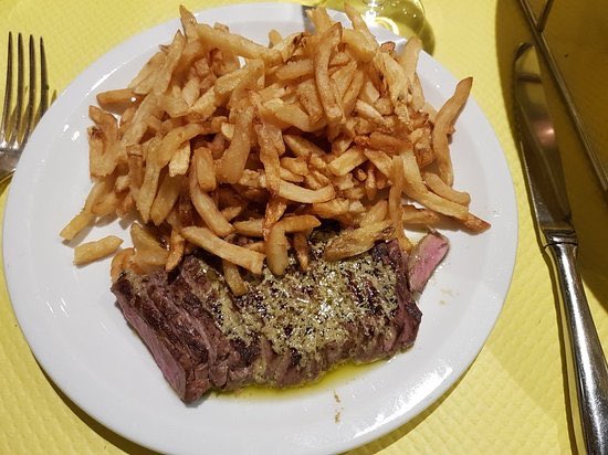 L’Entrecôte, 10 rue de la République, 69001. Menu unique : salade verte, entrecôte, frites à volonté (+ dessert si vous le souhaitez). 20/25 euros.Une dinguerie 