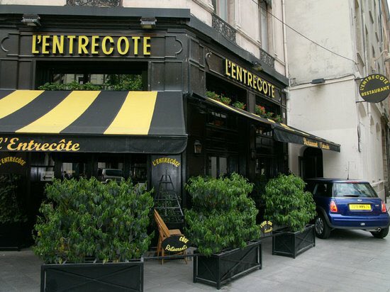 L’Entrecôte, 10 rue de la République, 69001. Menu unique : salade verte, entrecôte, frites à volonté (+ dessert si vous le souhaitez). 20/25 euros.Une dinguerie 