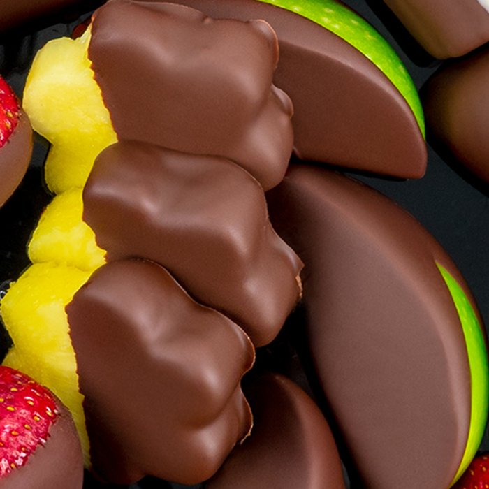 edible's tweet photo. Apparently #IWantYouToBeHappyDay is a thing? We know how to celebrate. #fresh #fruit #chocolate #gift #idea https://t.co/ujQDrCyoTQ