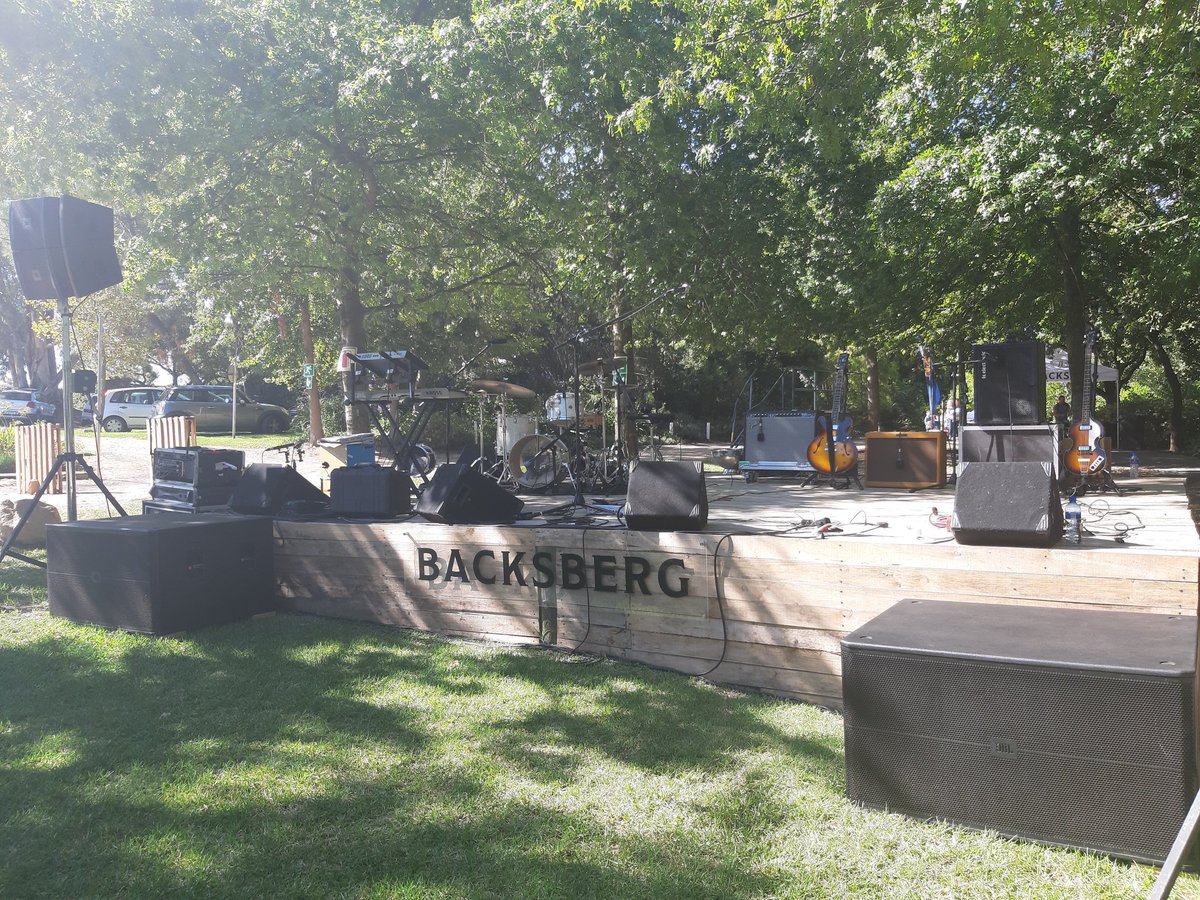 WittyWineWoman's tweet photo. Out at @Backsberg today for their Summer Picnic Concerts in collaboration with @CapeTalk.
Looking forward to seeing @Beatenberg_Band and Bam Bam Brown while sipping on some delectable Backsberg wine.
Starting off with their newly released Tread Lightly range
#BBConcerts https://t.co/7lrOc3xDQK