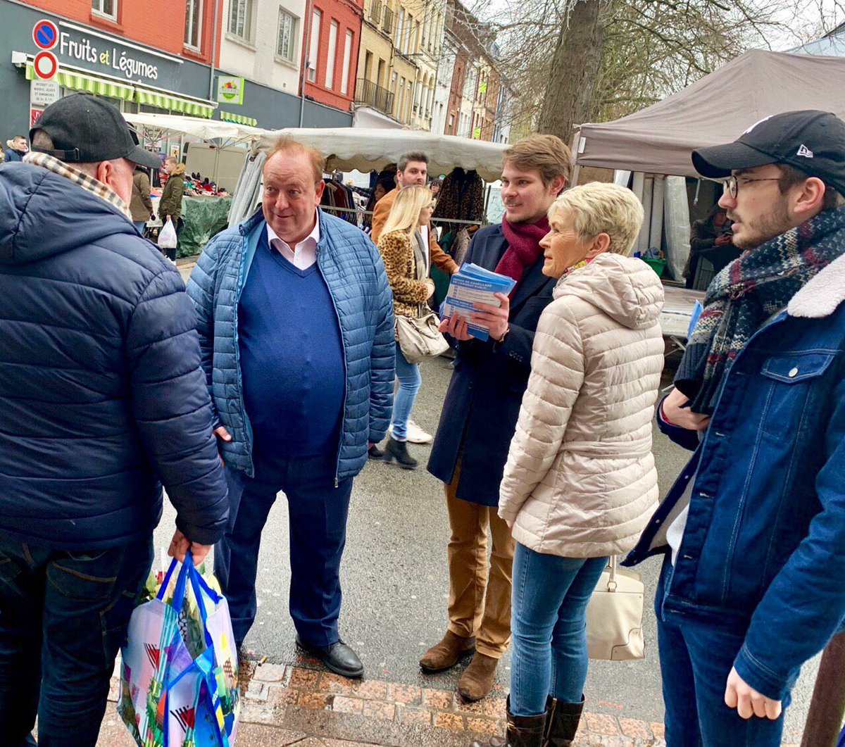 DelemerLouis's tweet photo. Tractage des @JeunesRep59 aux marchés du #VieuxLille et de #Wazemmes ce matin avec @DAUBRESSE_MP !
De riches échanges avec les habitants et les commerçants sur leurs attentes à #Lille !
#TeamJeunesRep #CapSur2020 #NouveauSouffle https://t.co/K7smAybrXy