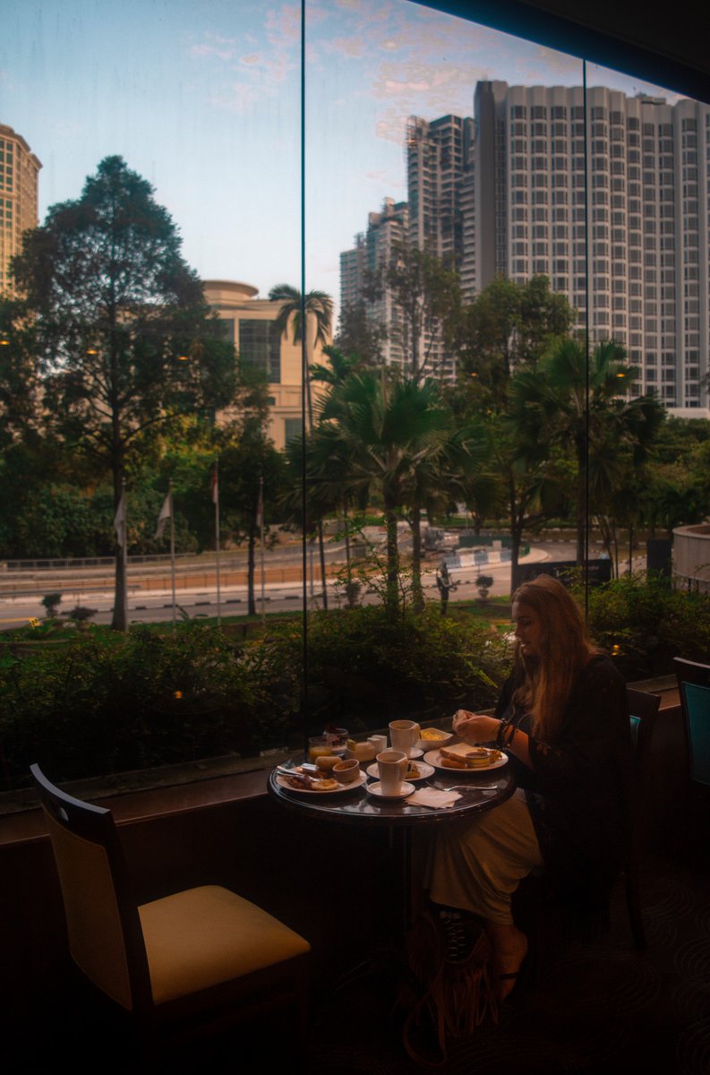 backpackwanders's tweet photo. The ultimate breakfast views here at Furama RiverFront! #singapore https://t.co/yDFEC4guSq