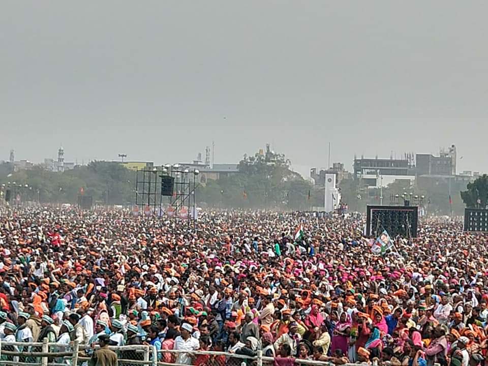 BjpSanjayGupta's tweet photo. NDA द्वारा आयोजित ऐतिहासिक संकल्प रैली में भारत के यशस्वी,पराक्रमी प्रधान सेवक मा नरेंद्र मोदी जी को सुनने के लिए उमड़ी 5 लाख से ऊपर उत्साहित लोग बारिश के बावजूद डटे रहे।आप सब लोगो को रैली की ऐतिहासिक सफलता के बहुत बहुत बधाई व धन्यवाद।#phirEkBaarModiSarkar #ModiHaiTo MumkinHai https://t.co/tAiirQ0sne