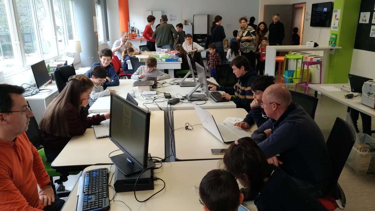 PierreCartierIA's tweet image. Le deuxième #codinggouter du Mans rencontre un fort succès à la @RucheNumerique ! Merci @juliehaco pour la réactivité #coding #computer #ChildsPlay