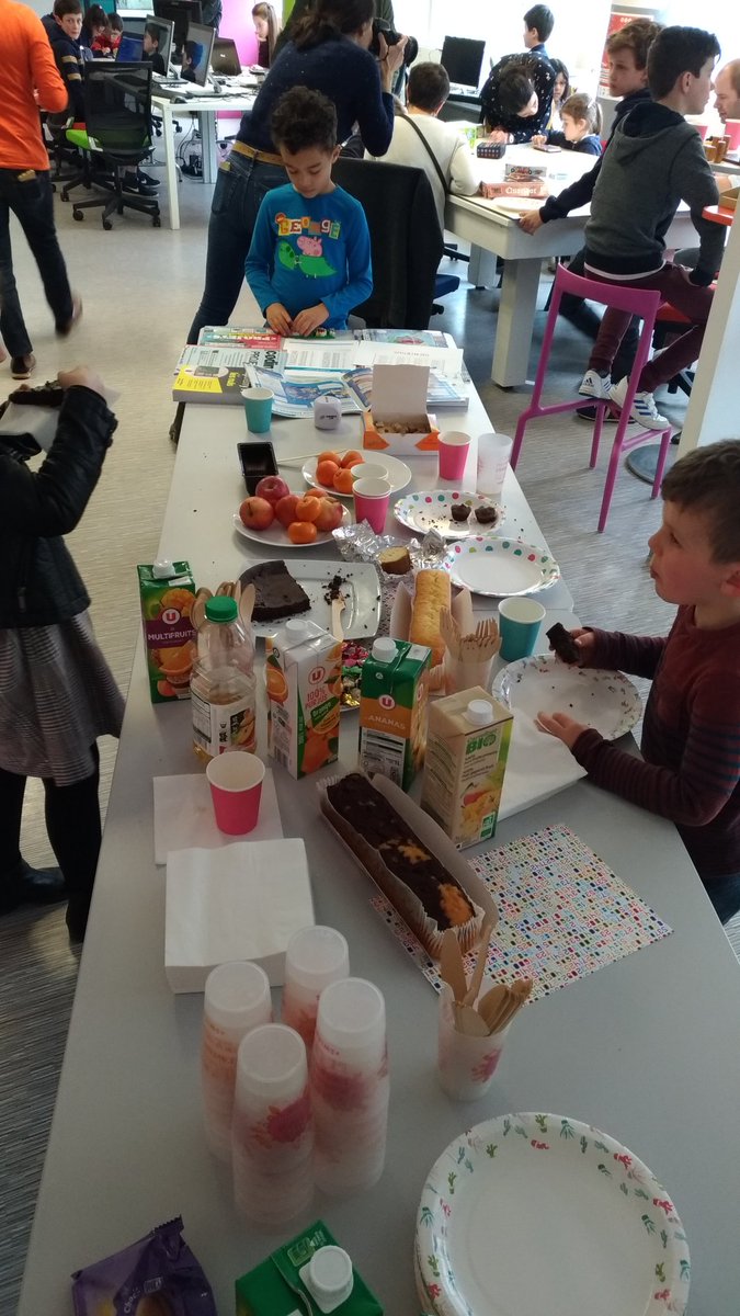 PierreCartierIA's tweet image. Le deuxième #codinggouter du Mans rencontre un fort succès à la @RucheNumerique ! Merci @juliehaco pour la réactivité #coding #computer #ChildsPlay