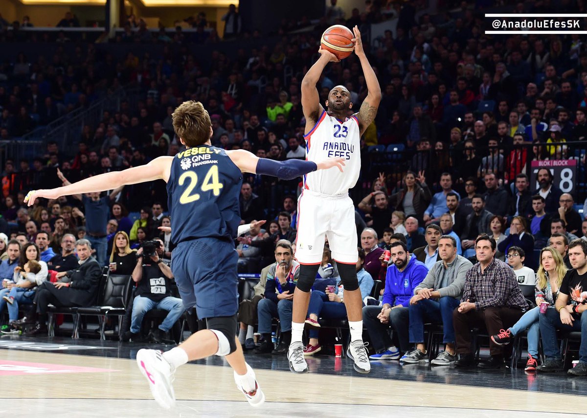 ItalyOct's tweet image. What a win by @AnadoluEfesSK!!!

A great revenge after Euroleague match vs Fenerbahce in the Turkish League, 67-65 the final result.

@JA_Five has been the MVP: playing the whole 40 minutes, he scored 23 points with 2/3 from 2 and 6/9 from the arc.

Proud of you James! #octagon