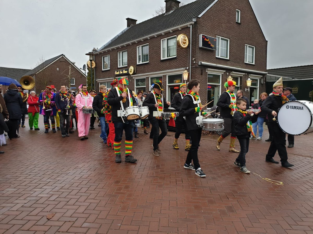 Optocht in ons eigen Aostrum ❤️💛💚