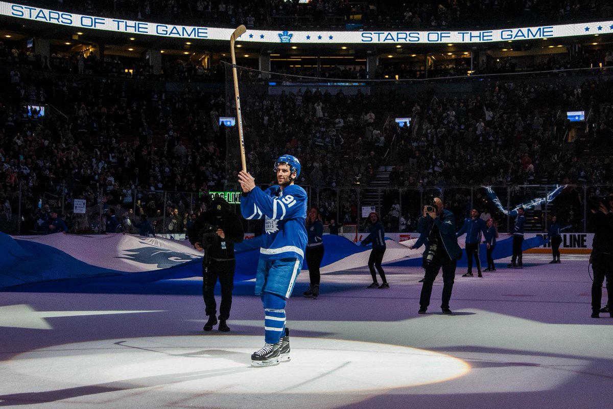 NHLPR's tweet photo. John Tavares became the fourth player to reach the 70-point mark in his first season with the @MapleLeafs franchise. The others: 

Tom Fergus (31-42—73 in 1985-86)
Eddie Olczyk (42-33—75 in 1987-88)
Nikolai Borschevsky (34-40—74 in 1992-93)

#NHLStats https://t.co/yrXlOgyRMS