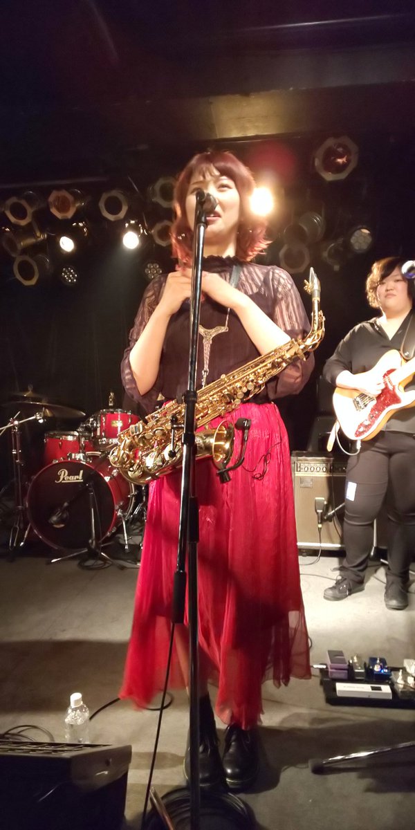 mugennotohshi41's tweet photo. Tommyさん！Amyでの1年半お疲れ様でした。いつも素敵な演奏ありがとうございました🎷Amyでのパフォーマンス心に焼き付けました。明日からはAmyのTommyから兒島智美へ！明日の企画ライブを最後に暫く休養されるとの事なので、明るい元気な天然な、とみーさんが帰ってくるのを心待ちにしてます。 https://t.co/36A5tfsj36