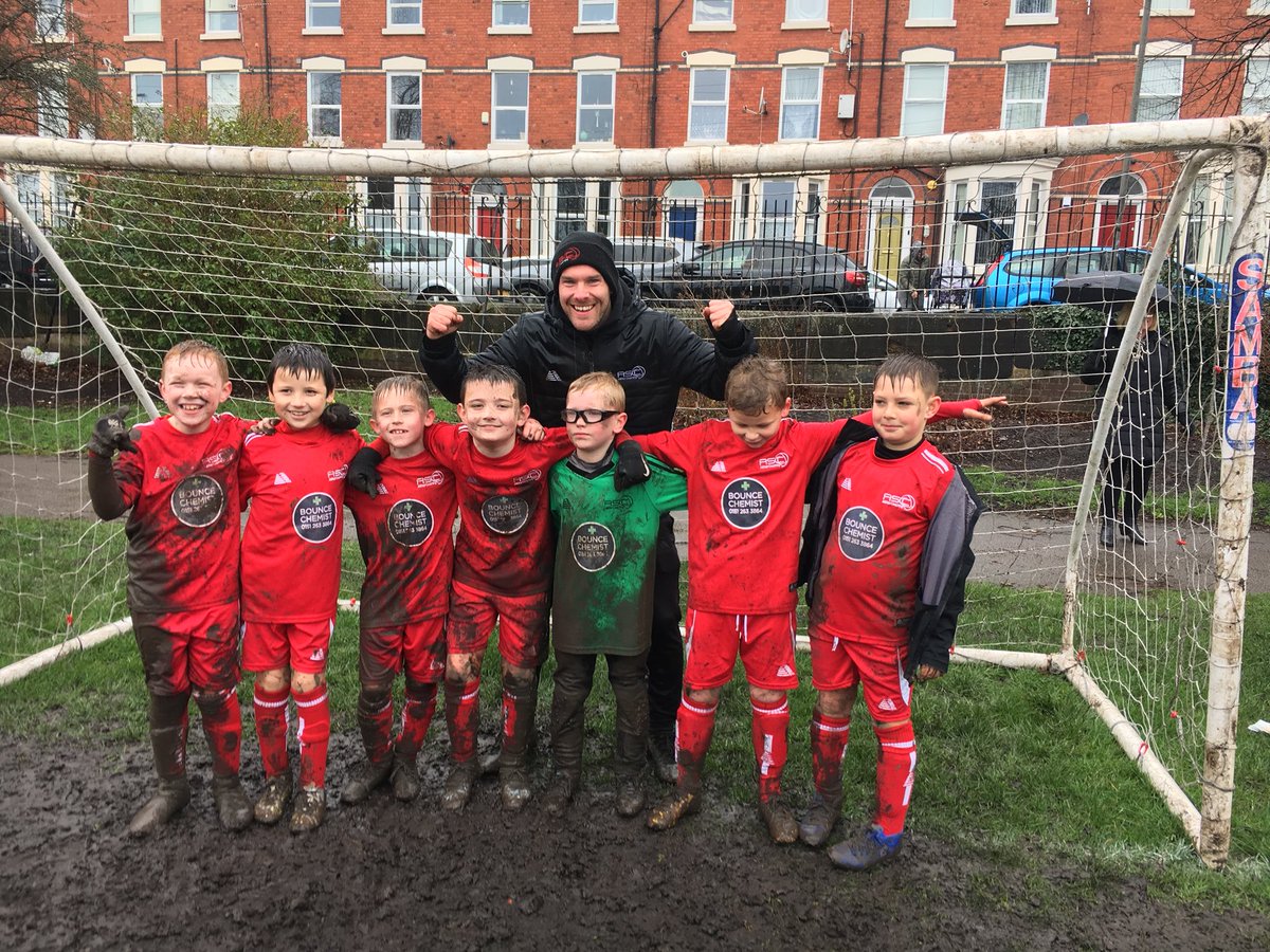 ASC_U8's tweet photo. Great win today for this lot. Didn’t stop going in tough conditions ☔️ On to the final 🏆⚽️ #ASCMadrid https://t.co/XordtAvGwv