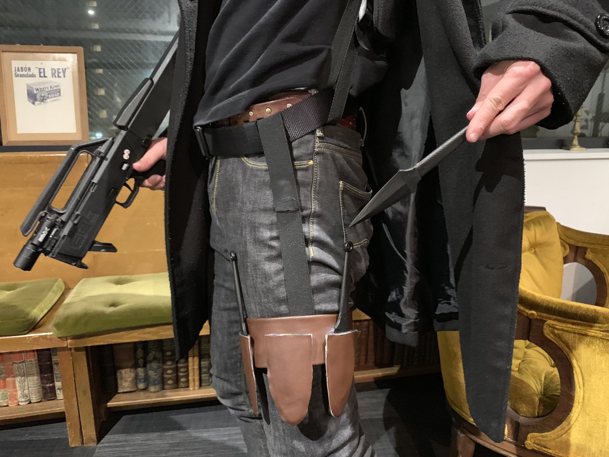 ザン ウー Twitter પર テッセくん Tesseract Photo 主催の殺し屋 の集会をイメージしたコスプレイヤーとカメラマンの交流会の様子 ドレスコード殺し屋で各々武器持参 映画ジョン ウィック2を観ながら殺し屋 トーク 主食は宅配ピザ 殺しのテクニックを沢山
