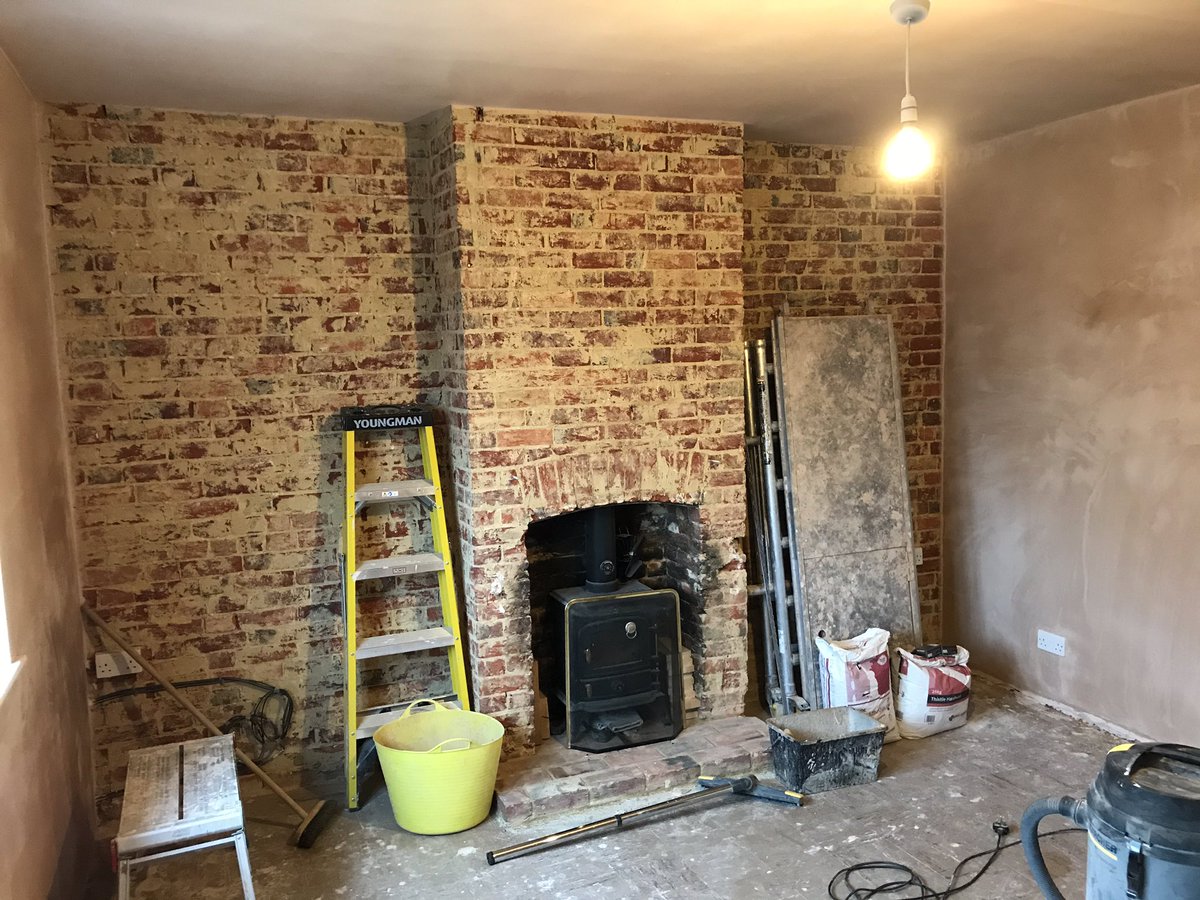 gmartinheating's tweet image. Well this cleaning up 150 year old brick work is fun! Carry on or give up and plaster it!? 🙄😅