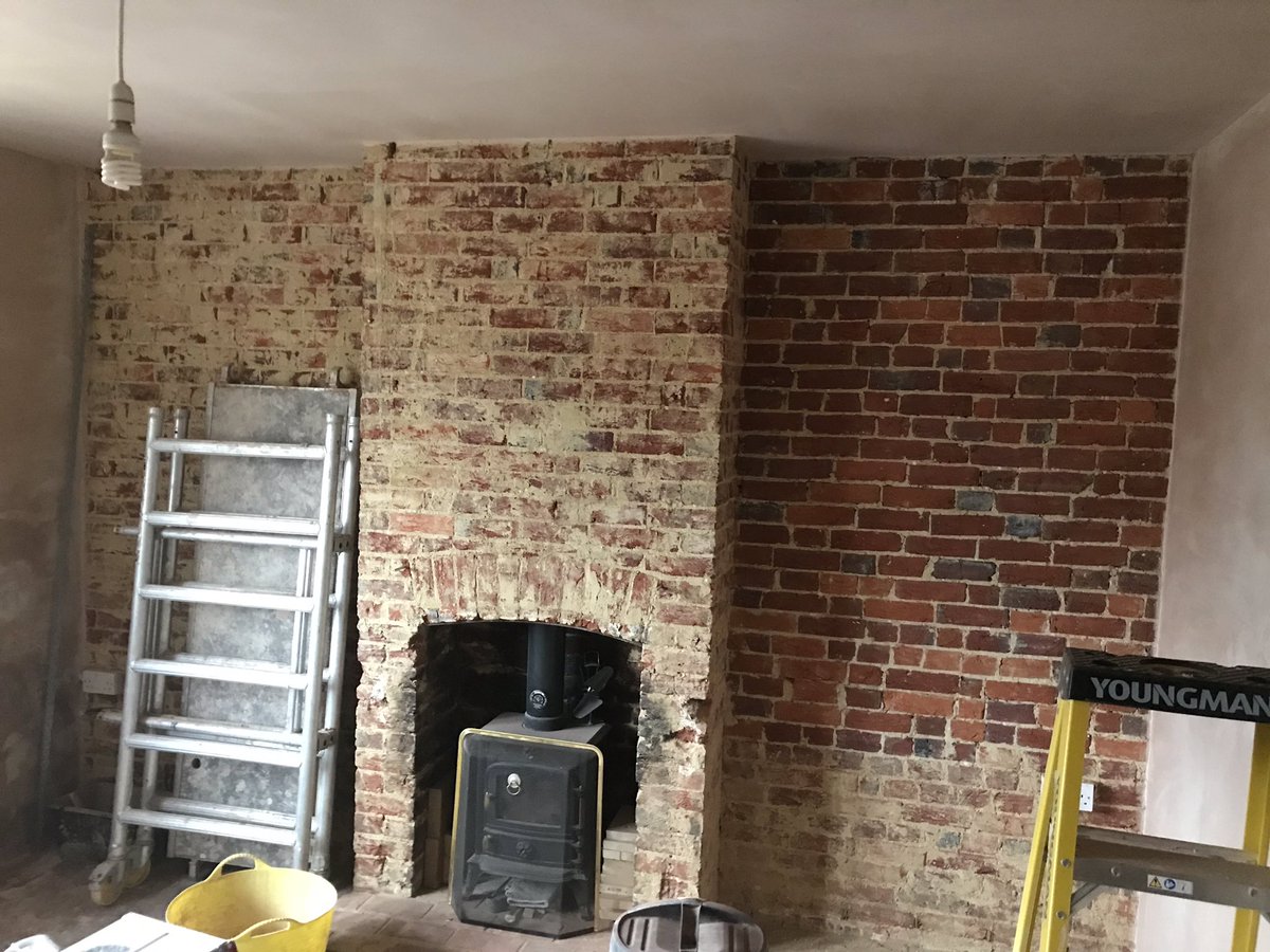 gmartinheating's tweet image. Well this cleaning up 150 year old brick work is fun! Carry on or give up and plaster it!? 🙄😅