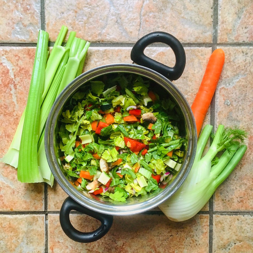 simonadach1's tweet photo. Minestrone: any veg you have, fresh herbs, spices of choice and a bit of patience + 100% wholemeal sourdough bread #minestrone #eattherainbow🌈 #plantbased #plantpowered #melarossa #vegan #vegetarian #fitfood #dailydozen #optimumnutrition #healthycuisines #medicalmedium https://t.co/W3dKlrKghA