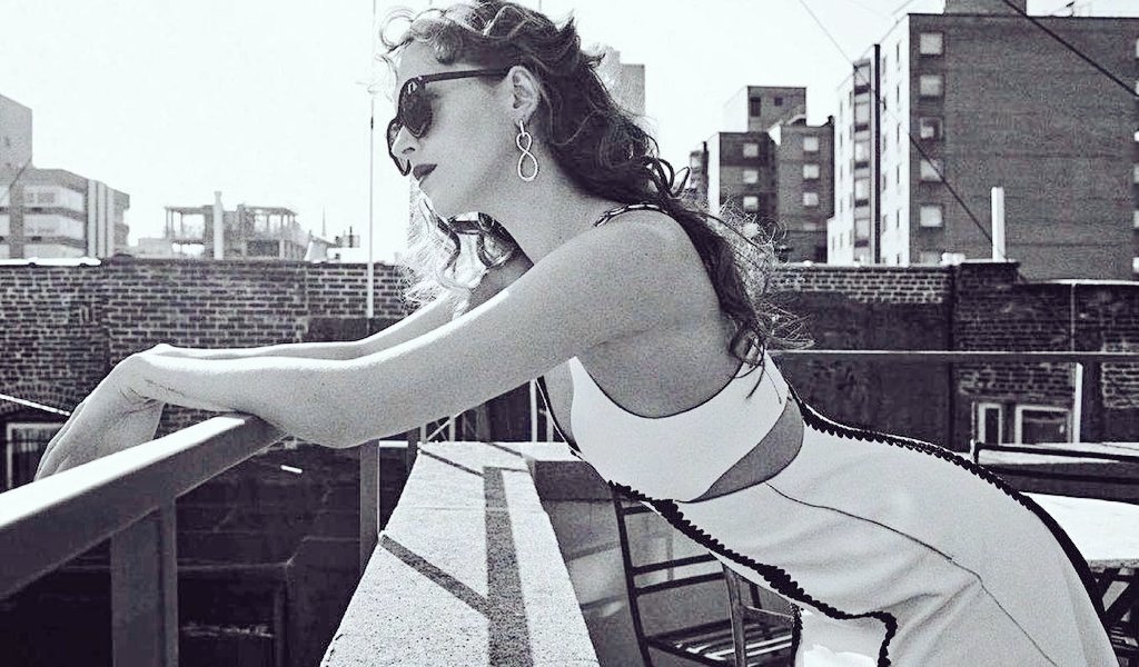 ❃*:･ﾟ┊› La vida es una gran trampa hecha de trampas más pequeñas, 
si prestas atención, a veces, puedes escuchar como se cierran. ‹┊｡⊹˚❃*

─ #Alessia