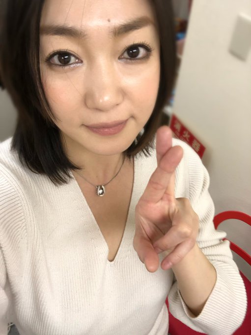 今日の撮影会、来て下さった方 有難うございます。  次は21日に エリア66撮影会です。最近 この指がハートマークの意味になるって知りました。 https://t.co/wA7k2mF0c2<a href="/tag/mature"class="tags"><span>#mature</span></a><a href="/tag/japanesewoman"class="tags"><span>#japanesewoman</span></a>