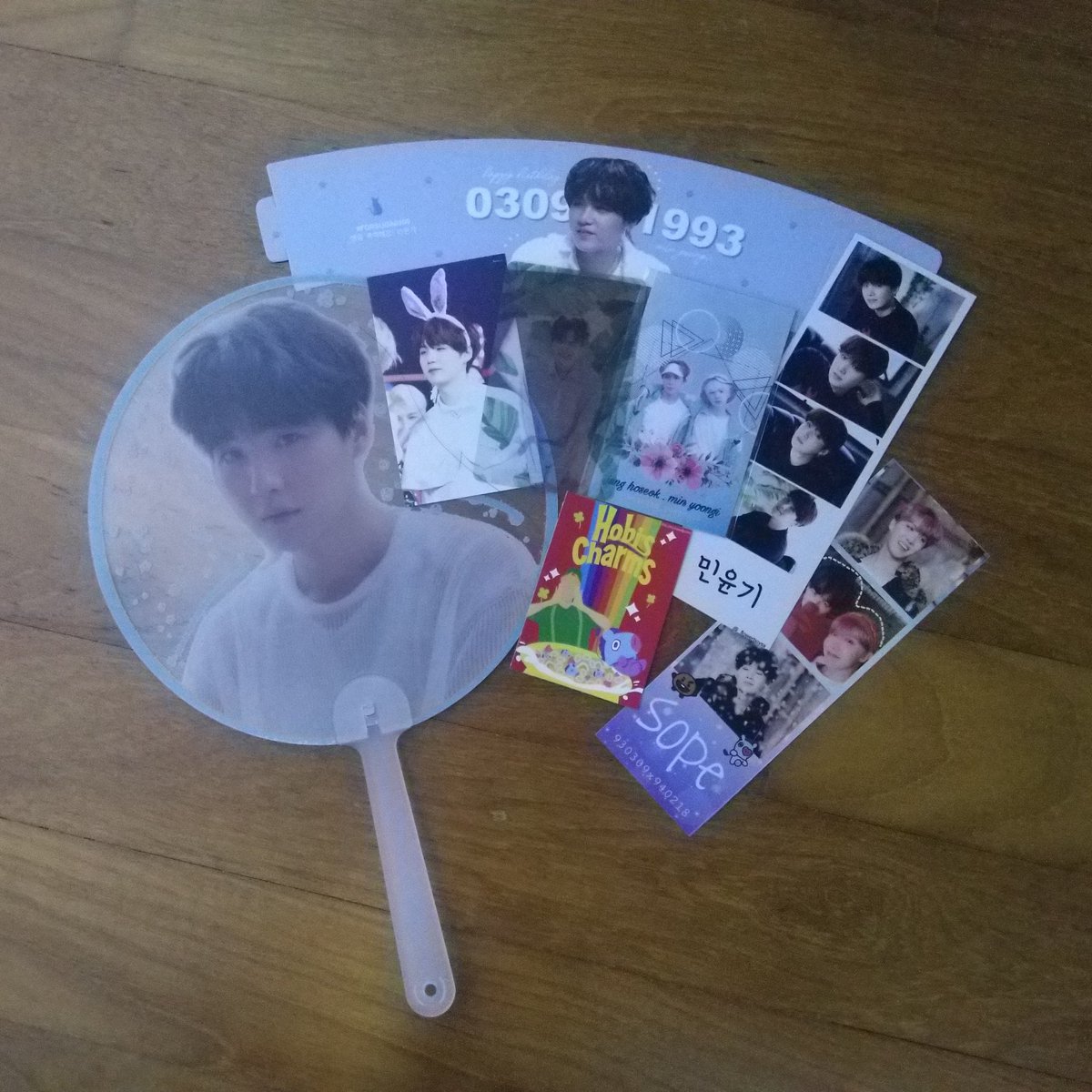 suhreeen's tweet photo. #FORSUGA0309 @FORSUGA0309_

y'all really risking it all displaying all that merch but the deco is really pretty!! also, the fs is super cute and I have a fan now!! 💜 https://t.co/bKyJxzyZQo