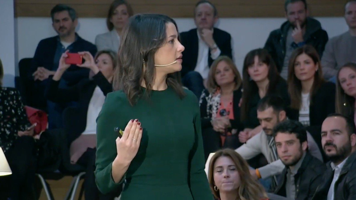 eldiarioes's tweet photo. Arrimadas sitúa la prostitución y los vientres de alquiler como ejemplos del feminismo liberal https://t.co/o2zqRH9YE4 https://t.co/t1e2PCDH7T