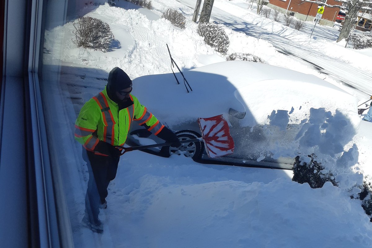 SkanaGee's tweet image. snow (and boy) in motion @ynotgriff #snowcleanup #storm #NovaScotia