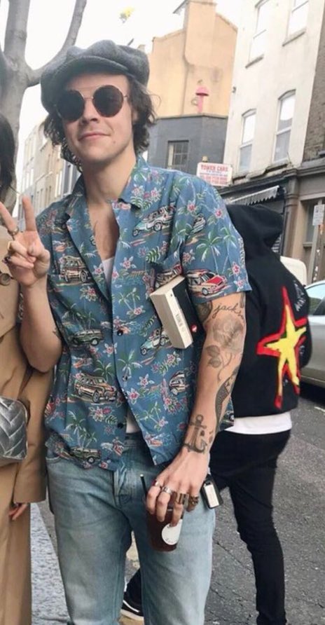 megastarstyles's tweet photo. Love this look https://t.co/OSWNz2x2DX
