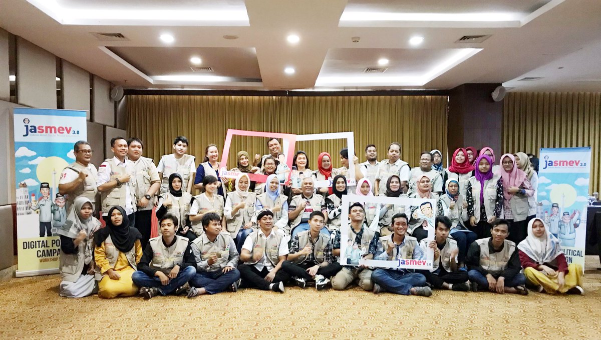 Workshop Jasmev 3.0 di Semarang hari ini, Thank you for being Jokowi’s volunteers guys 👍 we love you all 💕 #SemarangSATUJokowi #JASMEVmenangkanJokowi