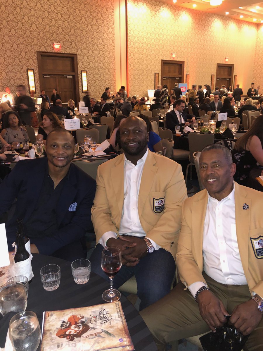 johnnyrandle93's tweet photo. @NFLLegends @EddieGeorge2727 Tony Dorsett, Eddie George at the Flavors of Austin Event https://t.co/3TCEbCP81a