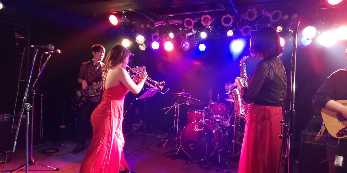 mugennotohshi41's tweet photo. Amy Tommy Last Live🎷
SAKAI DAYNIGHT GROOVIN´@堺東Goith
AmyのTommyさんとして最後のステージ😢とみーさんらしく最後は笑顔でした😃とみーさん自身が作曲した｢Just do it!!!!｣｢You're my sunshine｣はAmyでこれからも演奏し続ける！とみーさんの魂はAmyに永遠にある。りおさん！あいさん！頑張れ https://t.co/1pl8DFR9KM