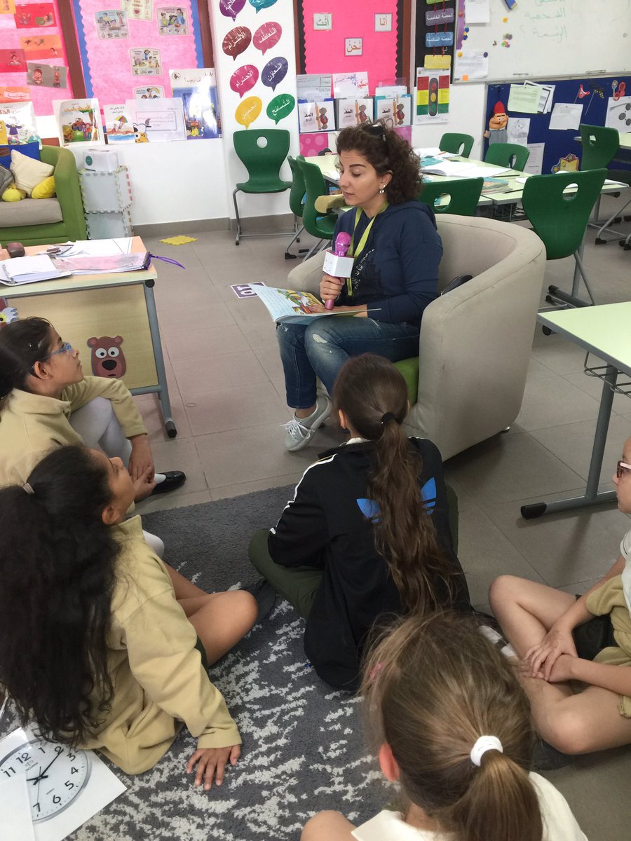 abeer17343246's tweet photo. Today was the first day of the book week and was a wonderful experience for the mother of a student where she read a story to students and their dialogue was very rich and enjoyable                                                                  #BeHappyBeGCS #bookweek https://t.co/XEraxvTQeh
