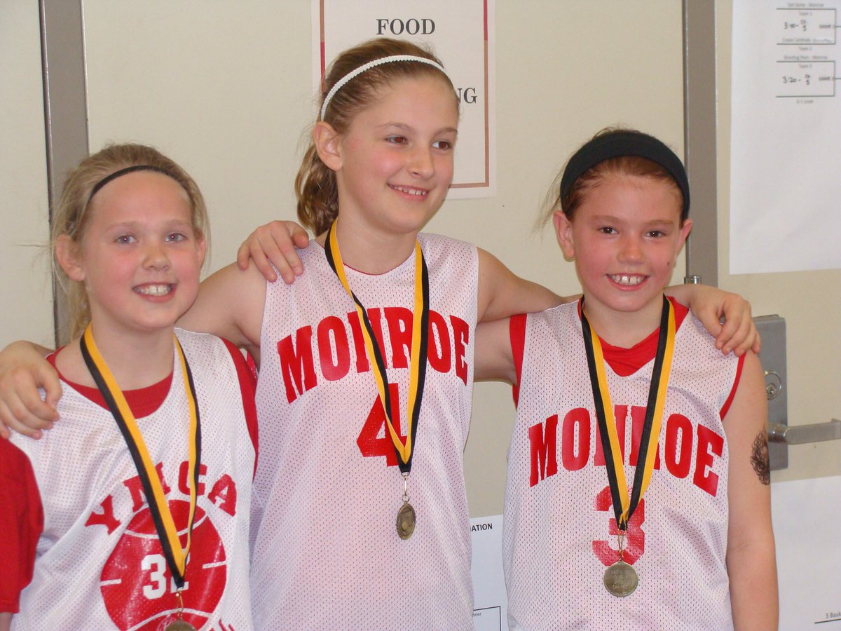 KariLeuzinger's tweet photo. Sydney Hilliard, Emily Benzschawel and Natalie...3v3 teammates when they were little. Now theyβre returning to Green Bay in hopes of getting a gold ball. #differentschools #samedream https://t.co/cBq3SAuEZS