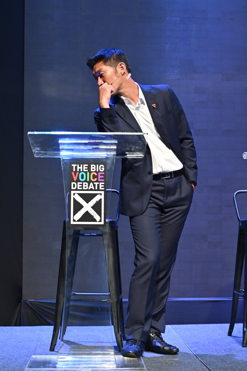 eric_sayompoo's tweet photo. ในส่วนของท่ายืนพ่อนั้น @Thanathorn_FWP 

#TheBigVoiceDebate #ฟ้ารักพ่อ https://t.co/n1Zd1uzBtC