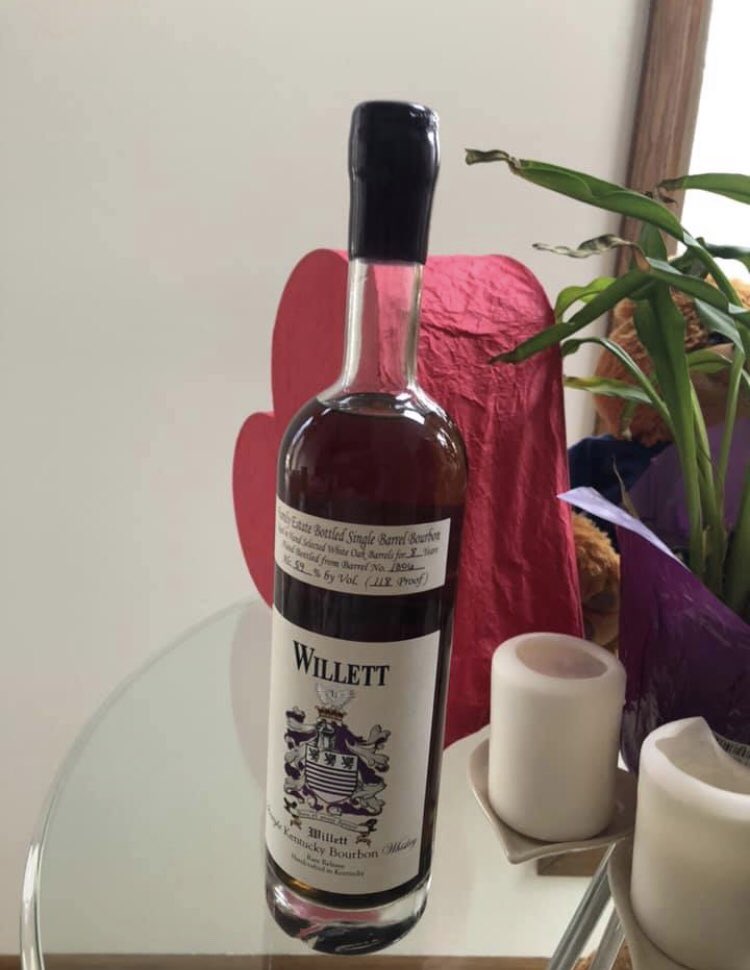 badbottlebrags's tweet photo. If this doesn’t scream sex then I don’t know what does #willet #familyestate #8year #kentuckybourbon #bourbonporn #bourbonlife #bottles #sexybrags #badbottlebrags #getmesomeofthat #wateryourplant #sarcasm #drinks https://t.co/6mSwLQRkS3