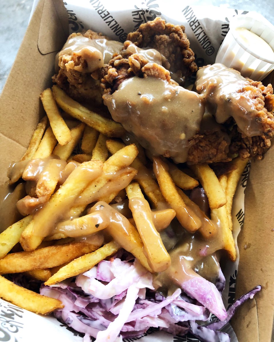 Emmor's tweet photo. YASSS @OnlyJerkin. Sunday funday with @joshpyzer & @lbakes83 at DDC. Went for the mixed box, with fries and coleslaw, gravy and chilli mango aioli. Β£9.50.ππ #ddc #mixedbox https://t.co/7k8gYu9NbD