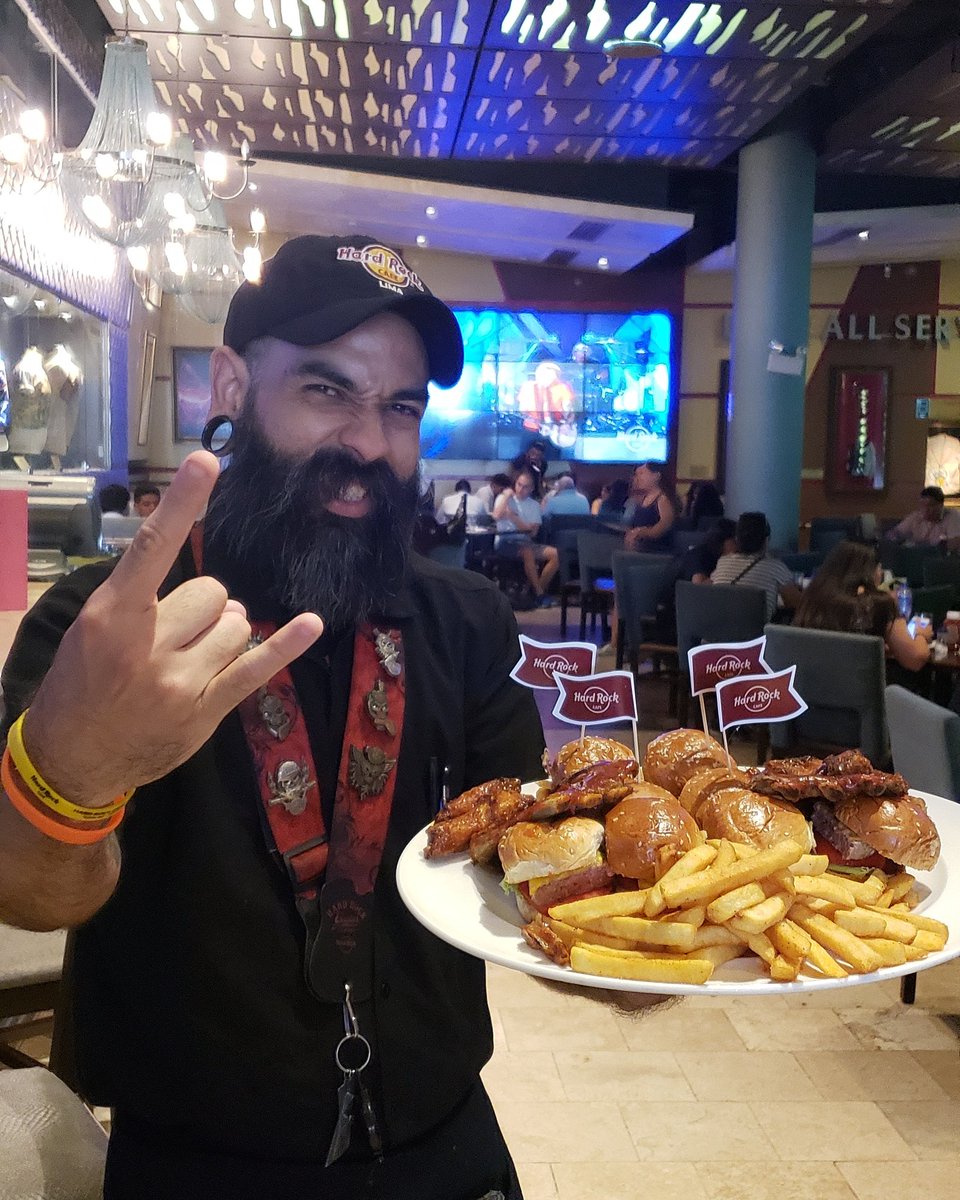 Domingo! Aquí te esperamos! 🍔 🤟⚡️!
#ThisIsHardRock #HardRockCafe #HardRockCafeLima #HRCLima #Burgers #lunch